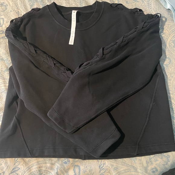 lululemon athletica Tops - LuLulemon Cropped Sweatshirt with Braided Sleeve EUC Ladies Size 8